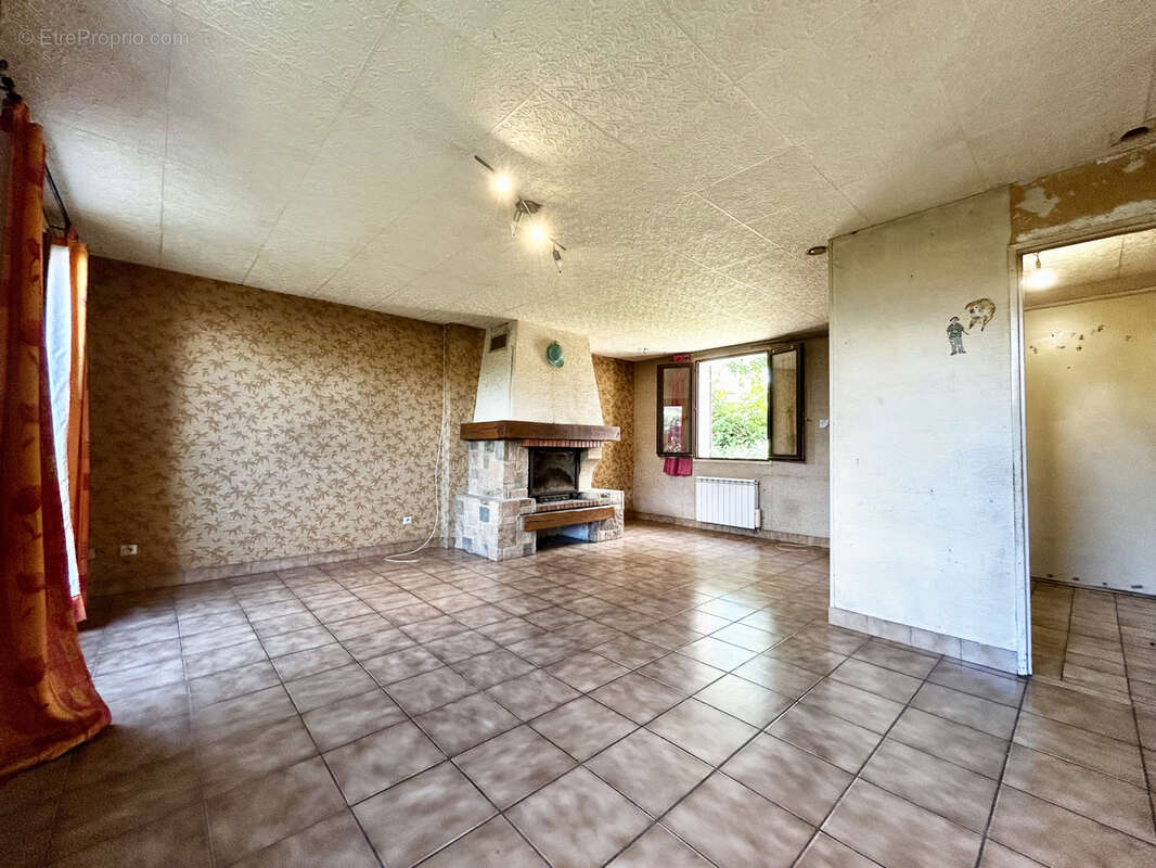 Maison à LES MARTRES-DE-VEYRE