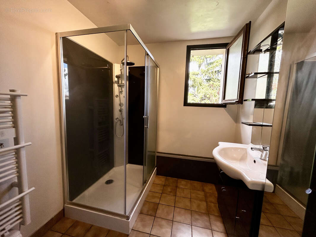 Maison à LES MARTRES-DE-VEYRE