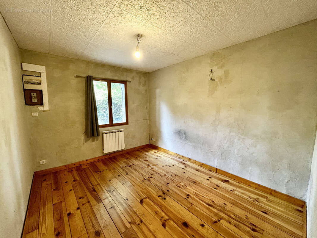 Maison à LES MARTRES-DE-VEYRE