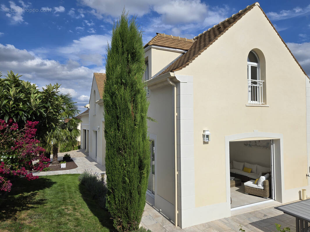 Maison à MAURECOURT