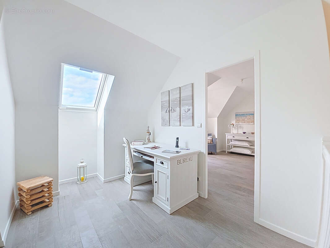 Maison à MAURECOURT