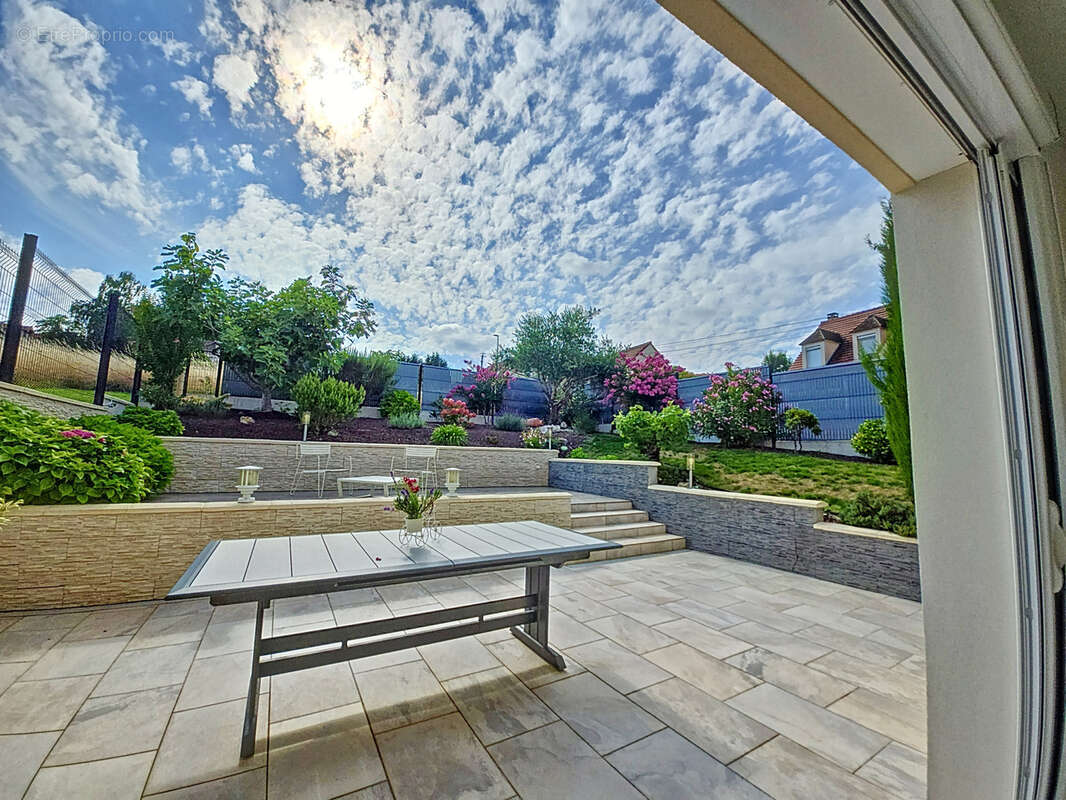 Maison à MAURECOURT