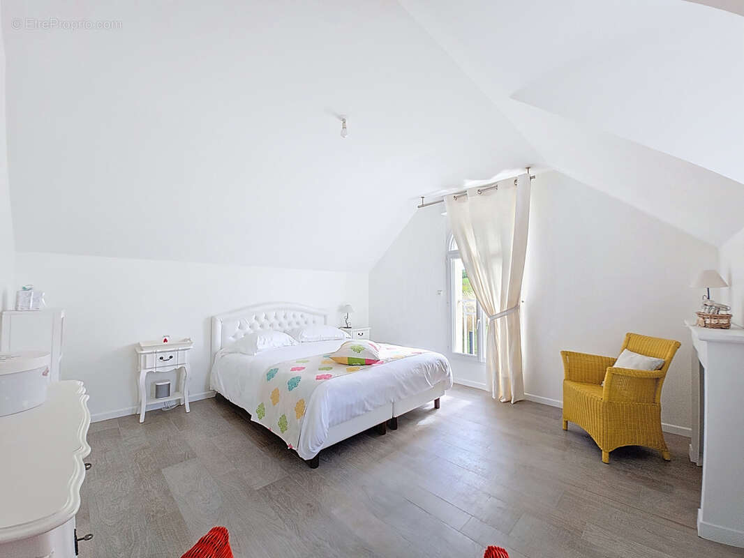 Maison à MAURECOURT