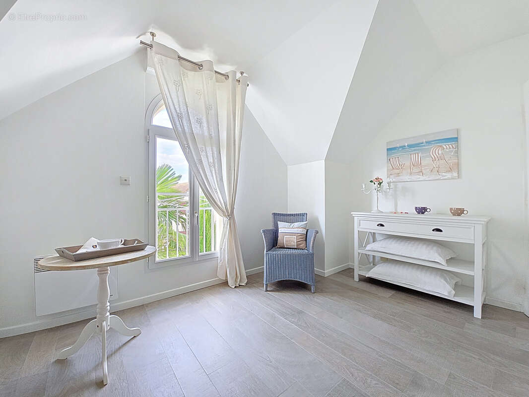 Maison à MAURECOURT