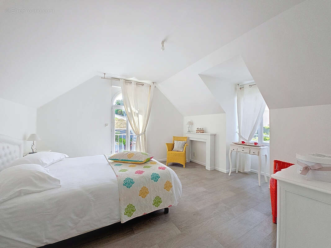 Maison à MAURECOURT