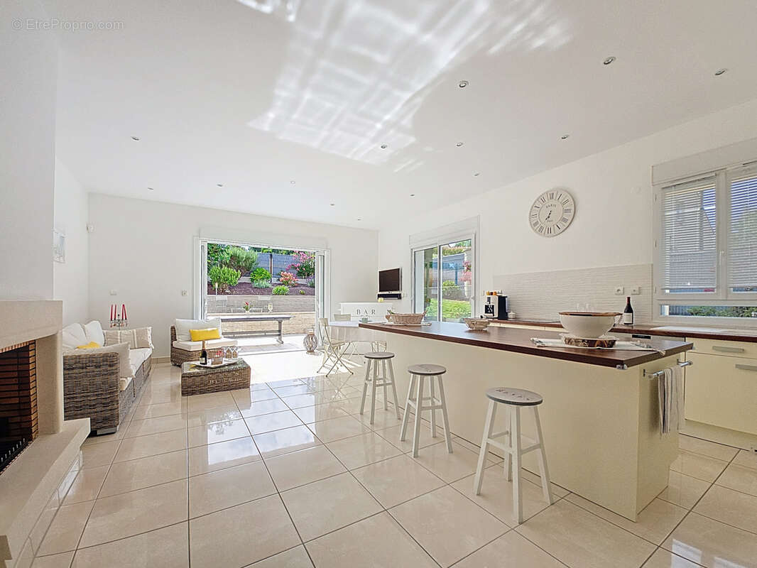 Maison à MAURECOURT