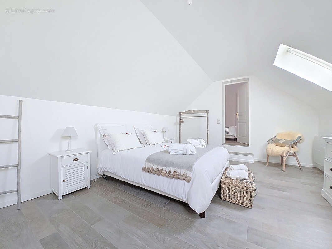 Maison à MAURECOURT