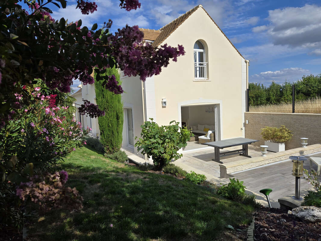 Maison à MAURECOURT