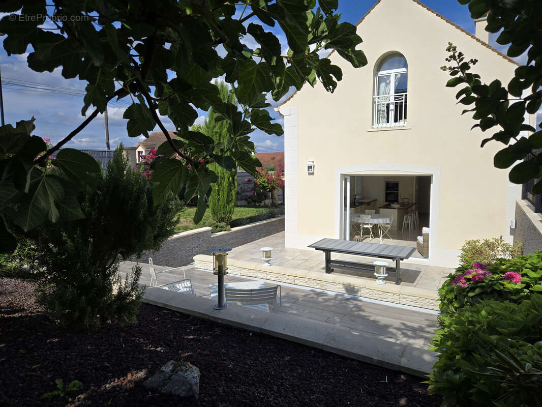 Maison à MAURECOURT