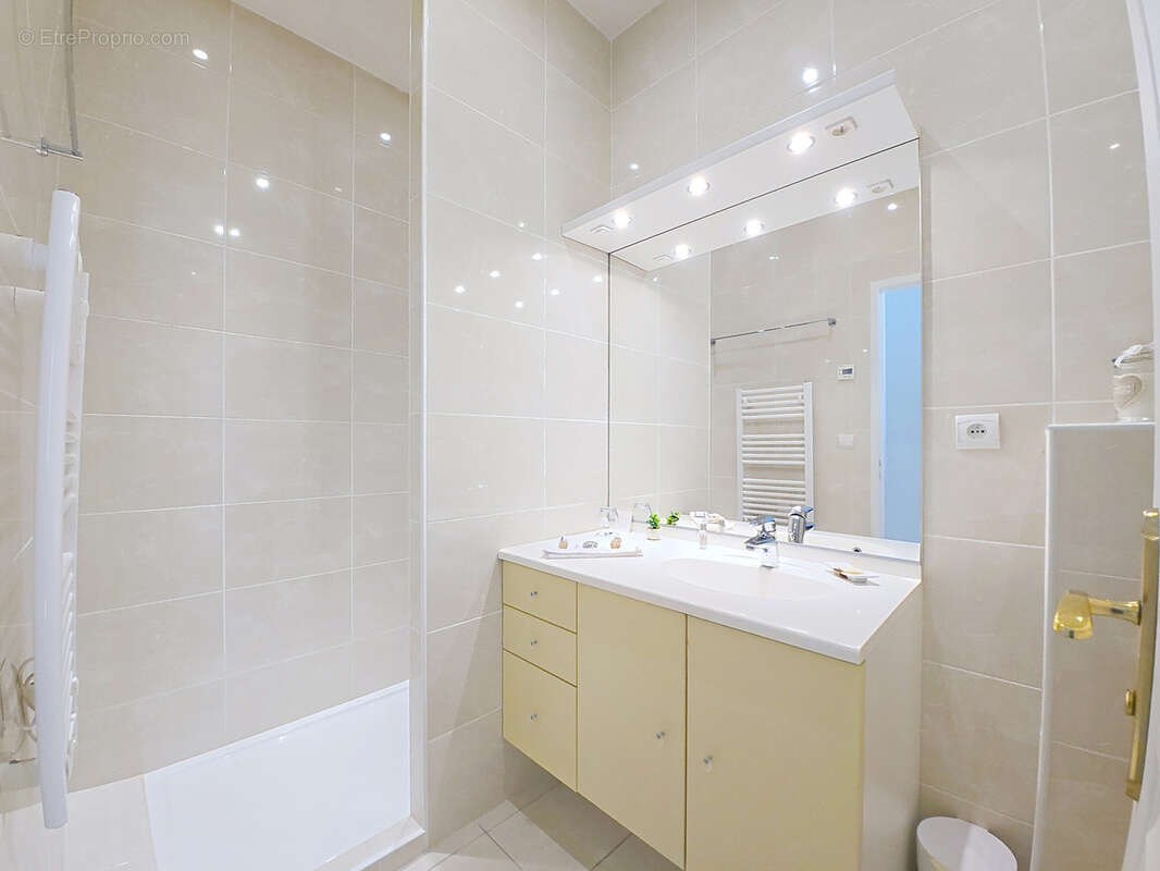 Maison à MAURECOURT