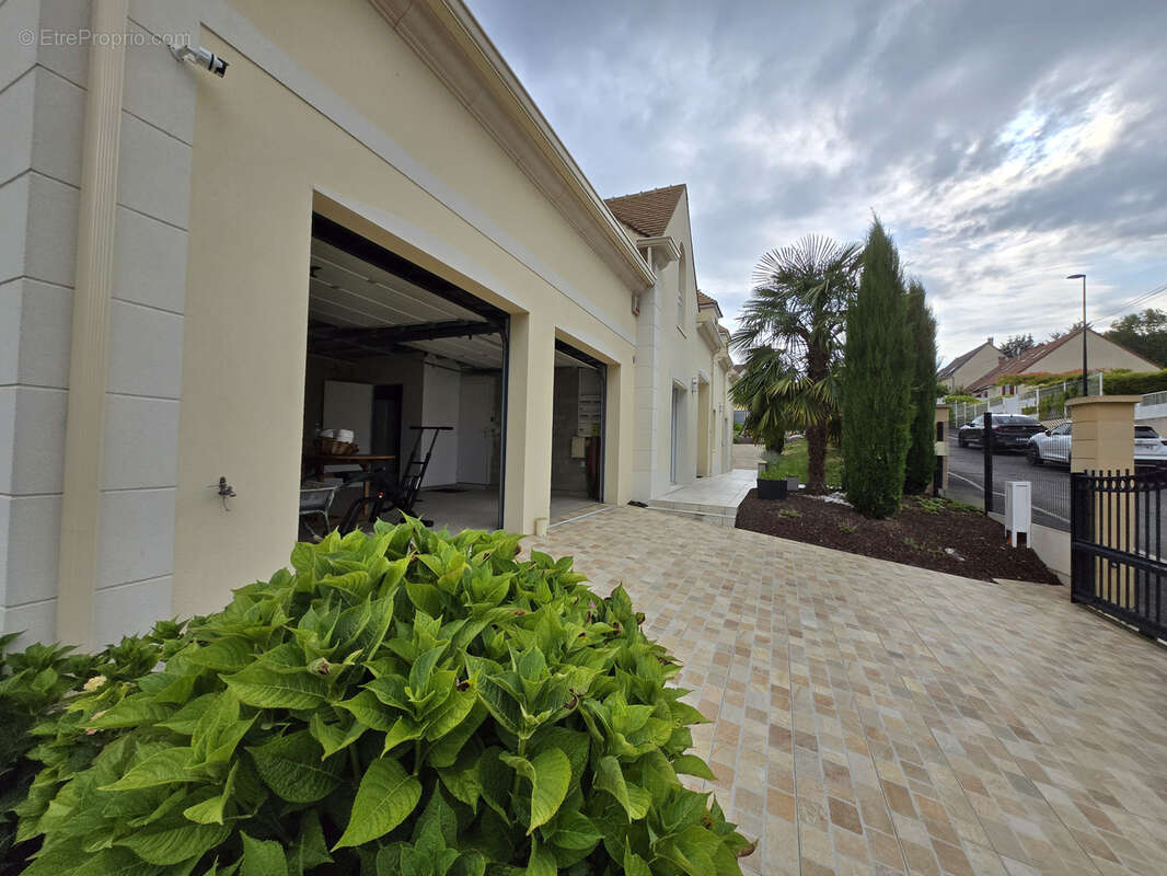 Maison à MAURECOURT