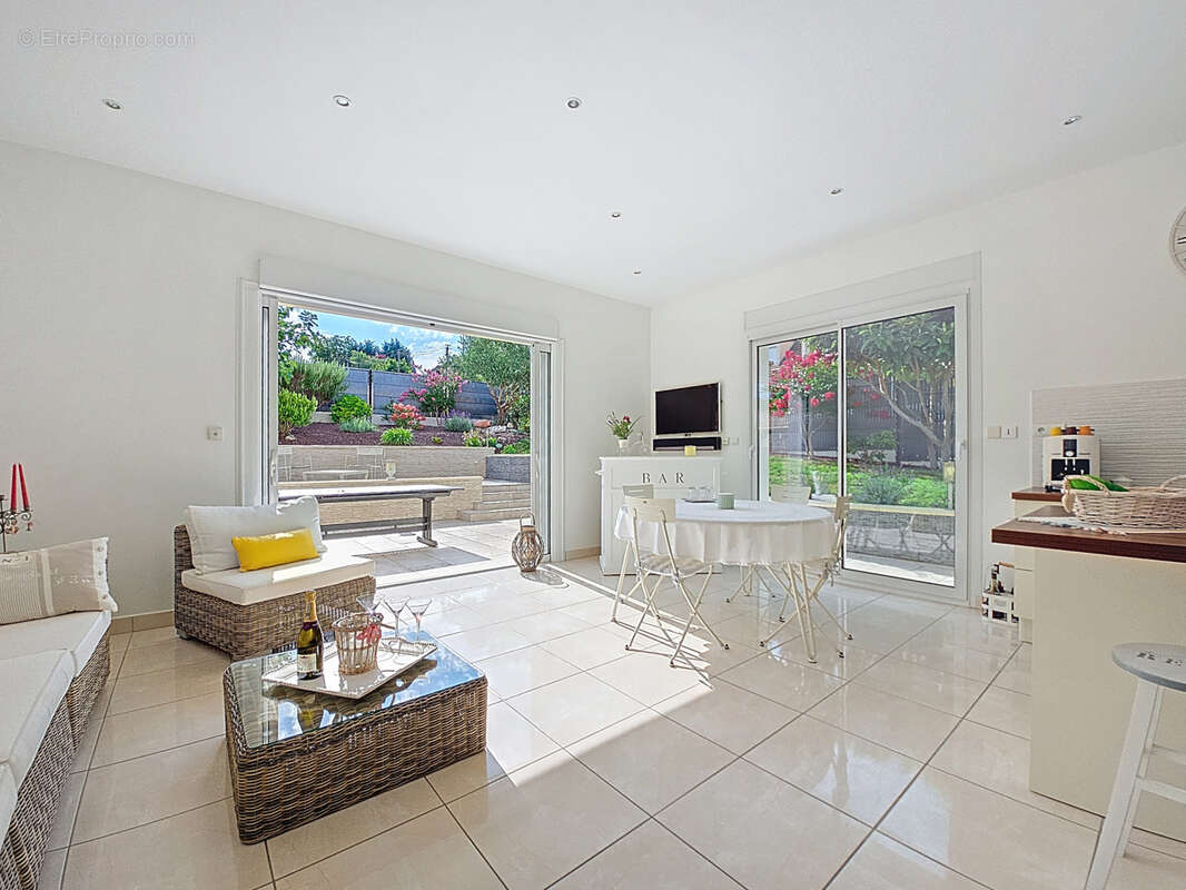 Maison à MAURECOURT