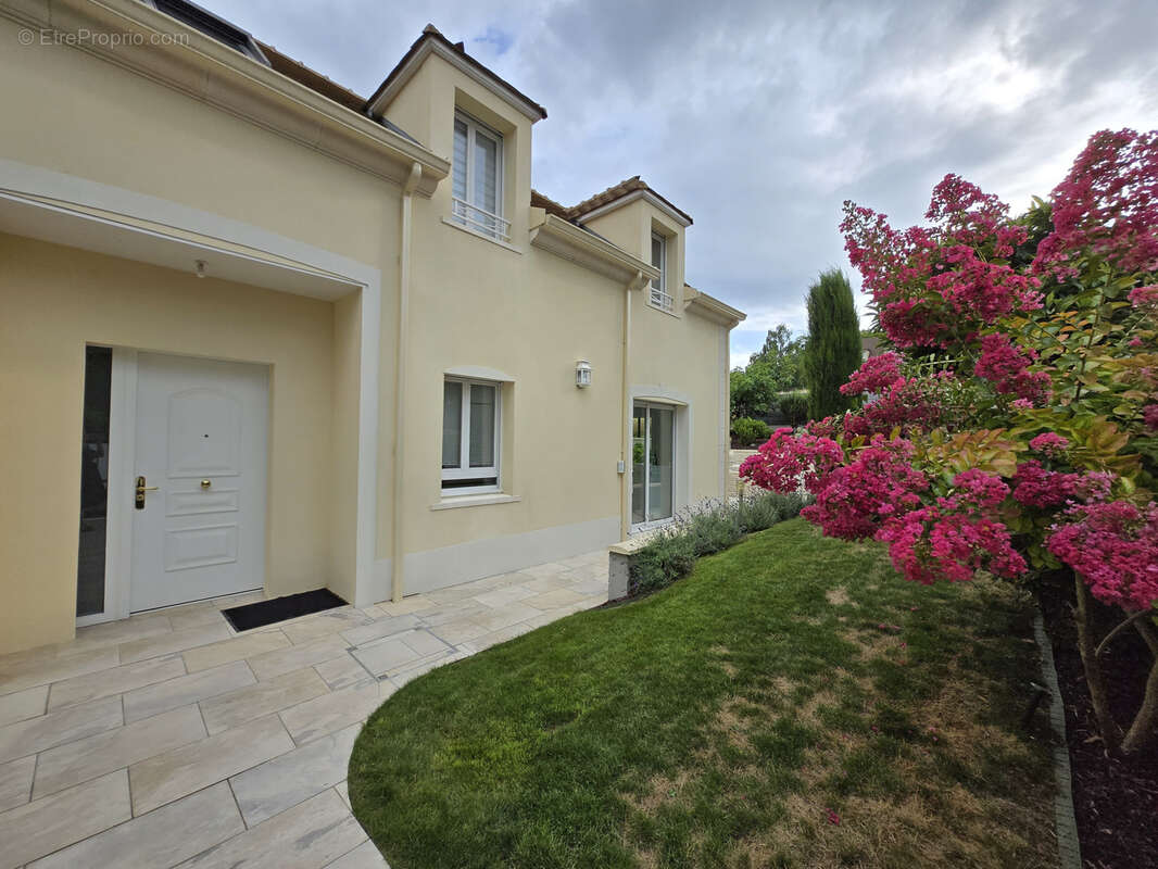 Maison à MAURECOURT