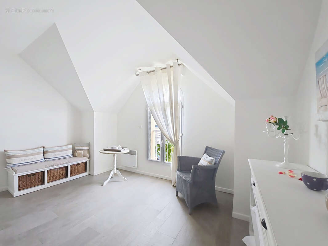 Maison à MAURECOURT