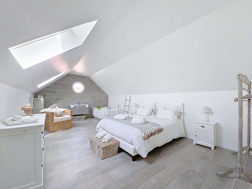 Maison à MAURECOURT