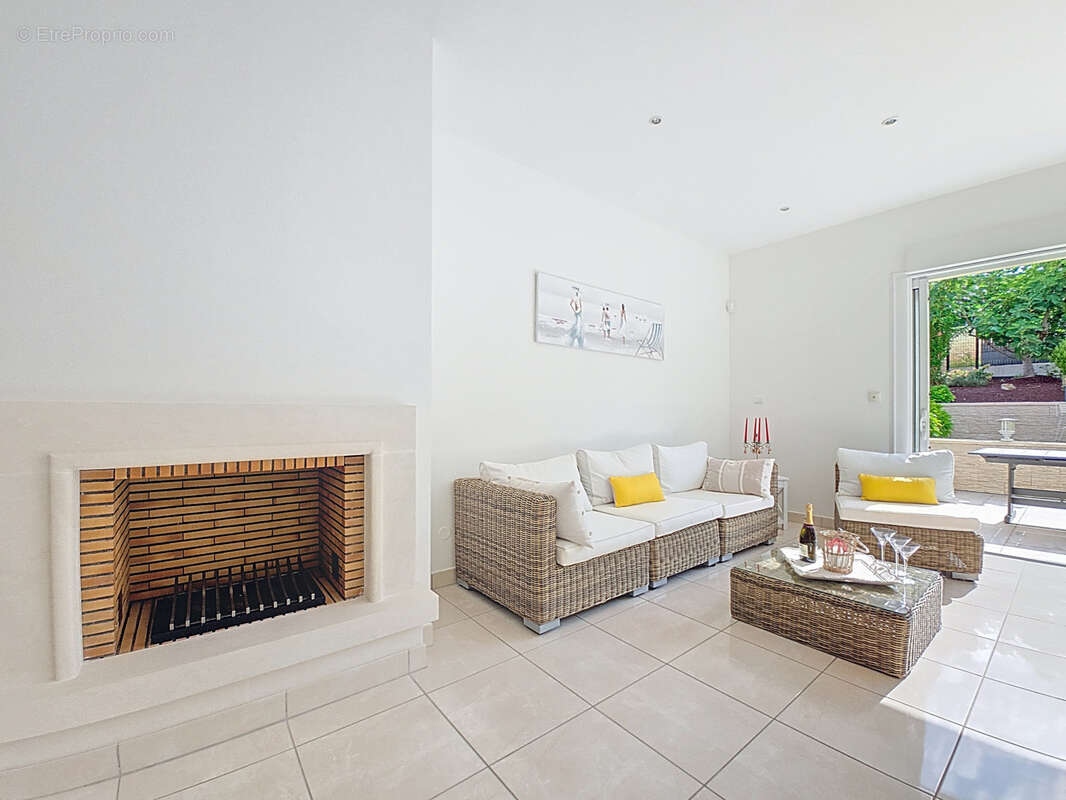 Maison à MAURECOURT