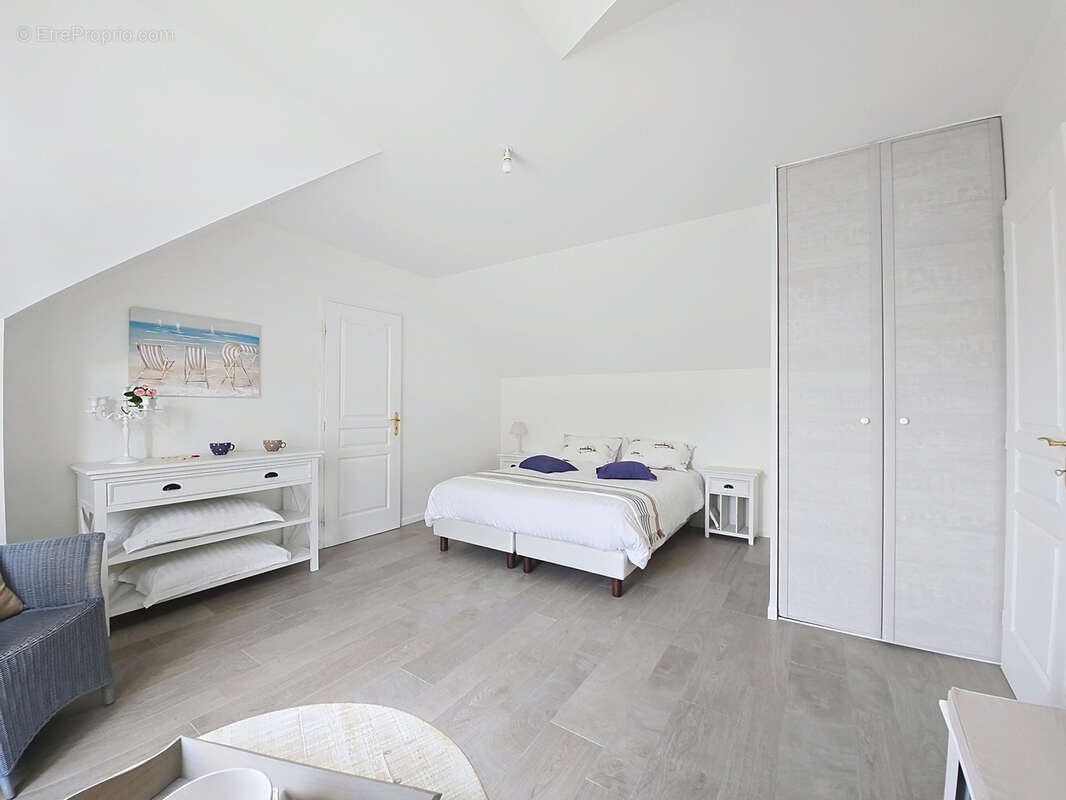 Maison à MAURECOURT