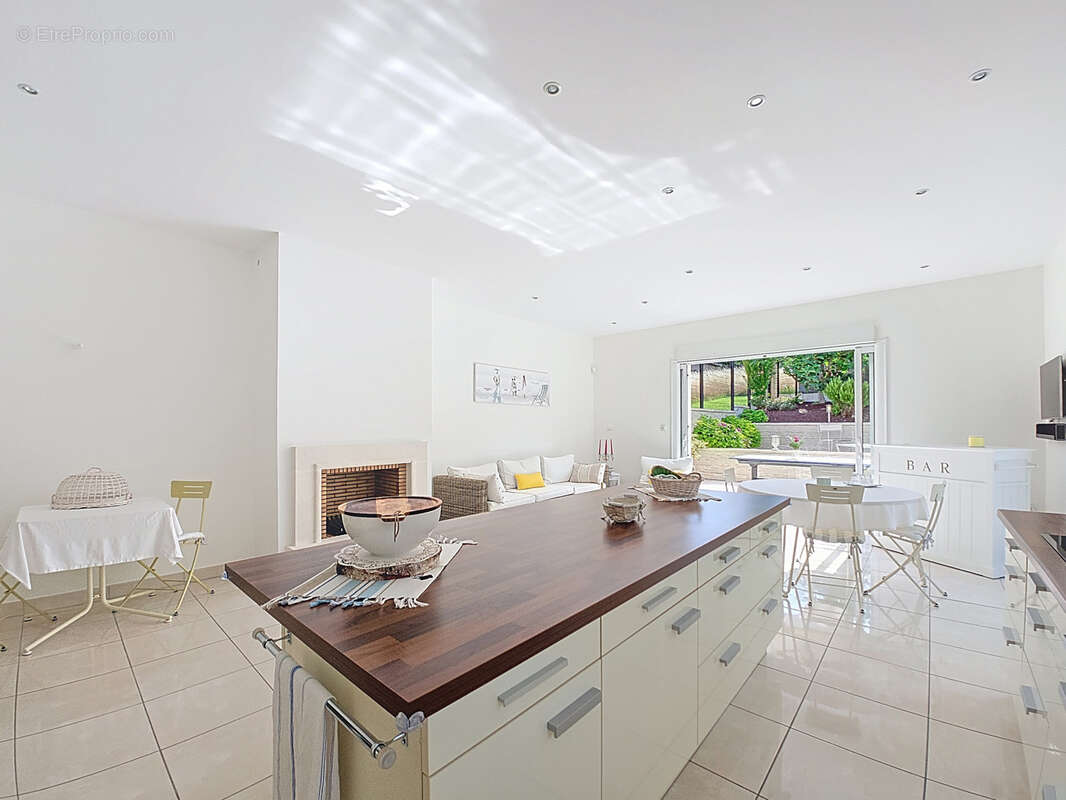 Maison à MAURECOURT