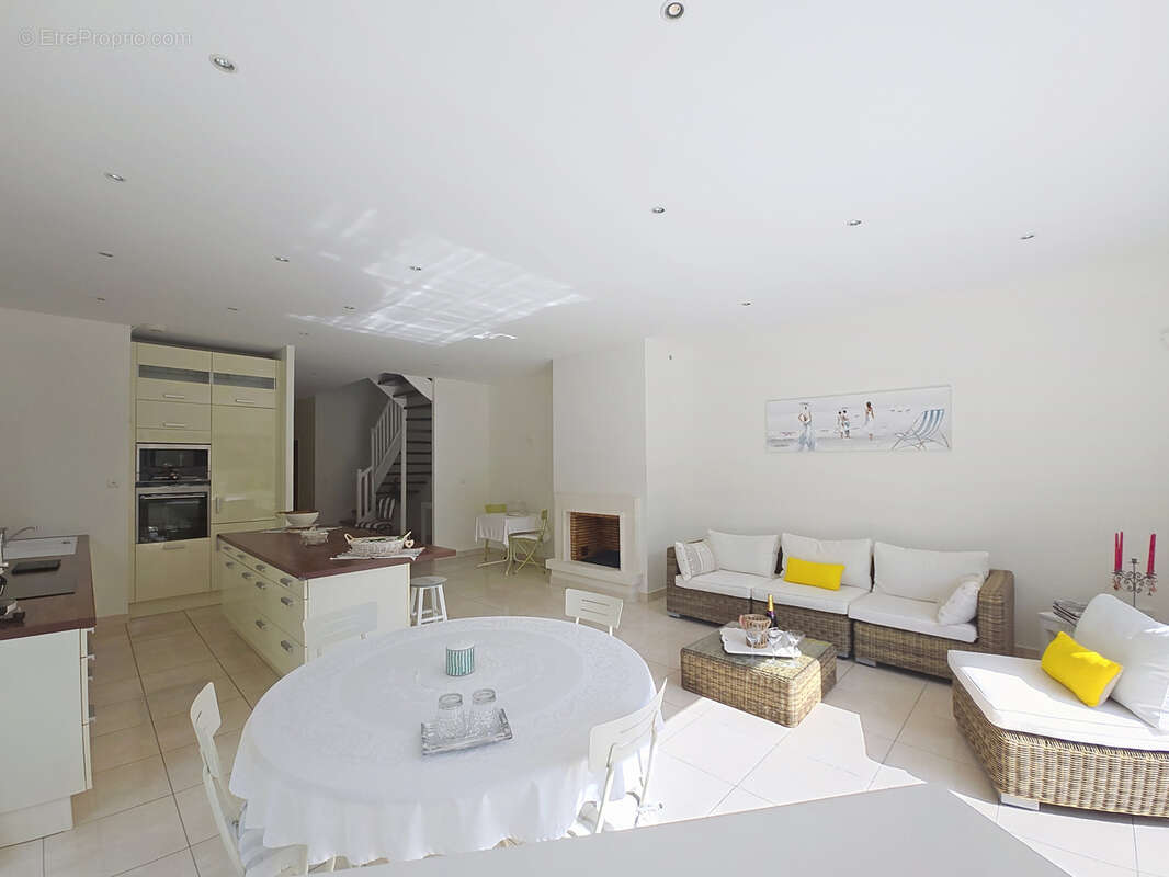 Maison à MAURECOURT