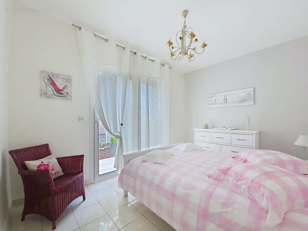 Maison à MAURECOURT