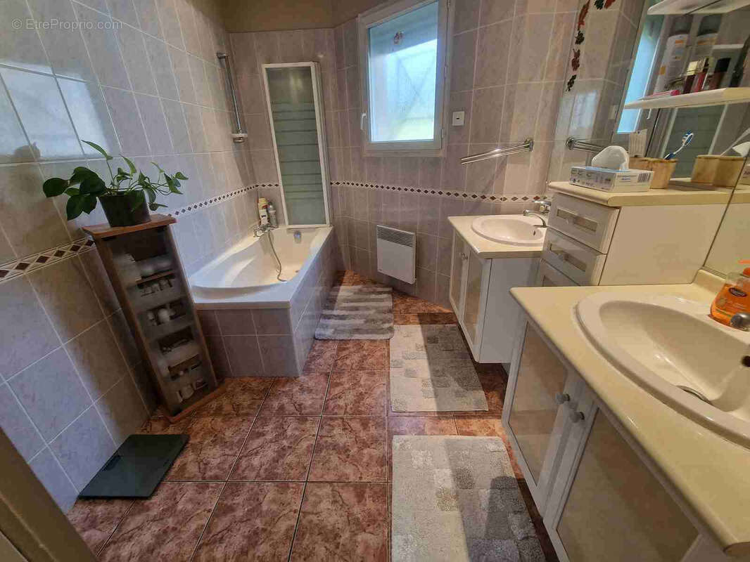 Maison à SAINT-CIERS-DE-CANESSE