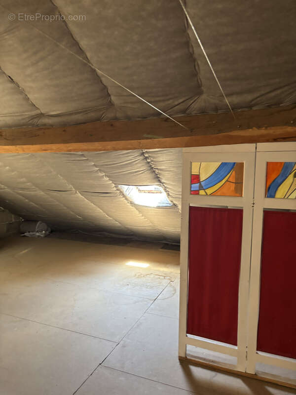 Maison à VIC-SUR-CERE