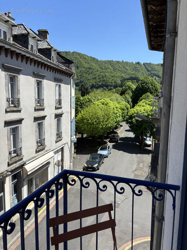 Maison à VIC-SUR-CERE