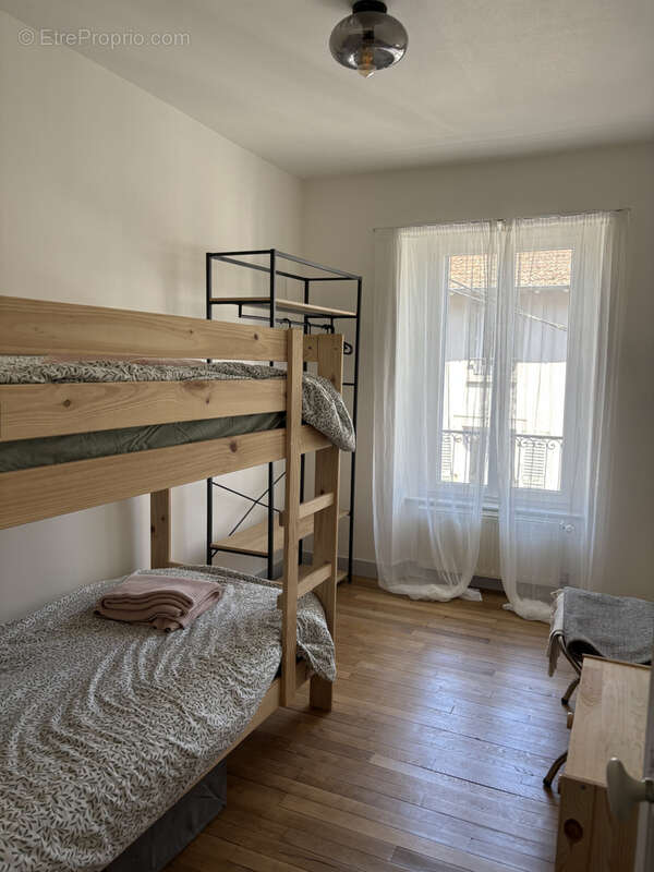 Maison à VIC-SUR-CERE