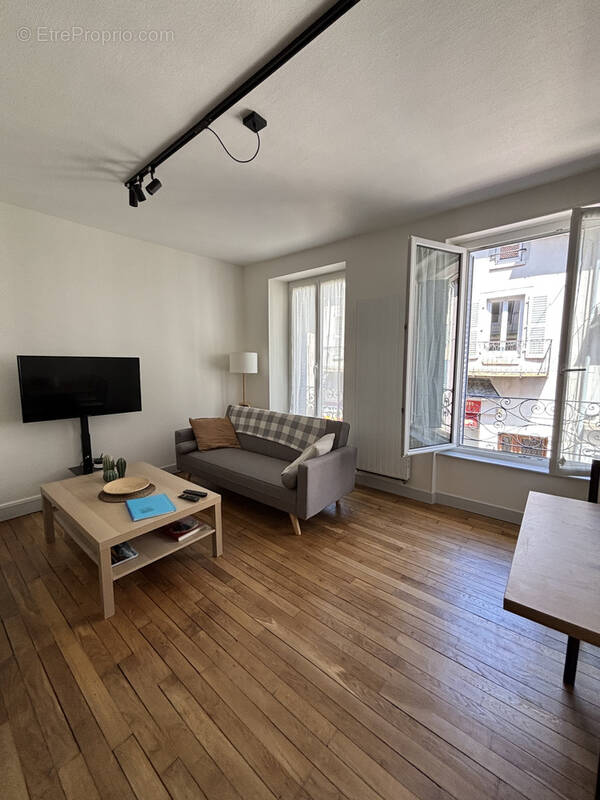 Maison à VIC-SUR-CERE