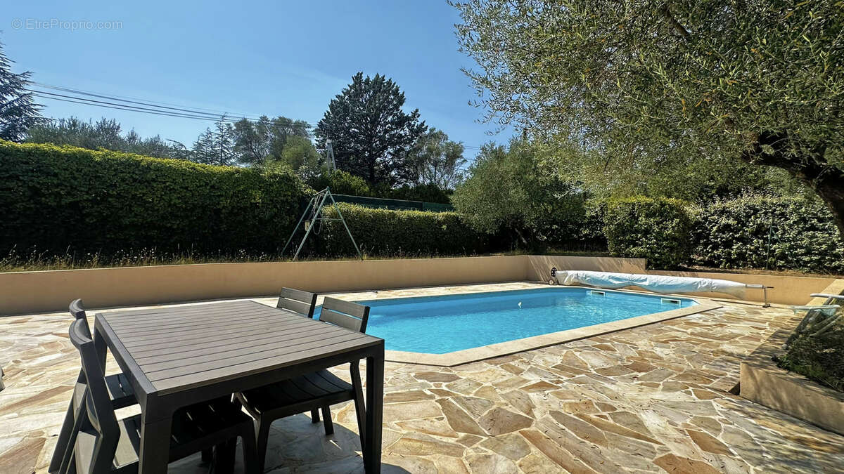 Maison à SOLLIES-TOUCAS