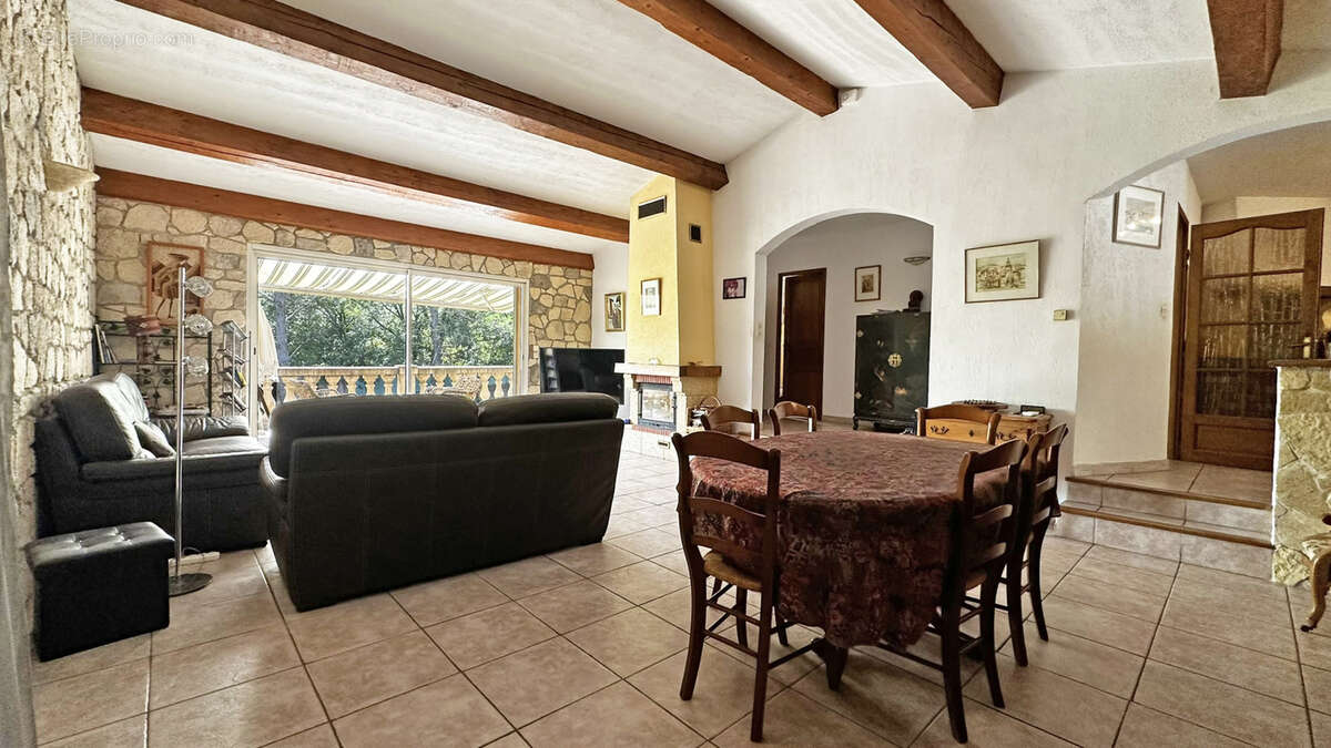 Maison à SOLLIES-TOUCAS