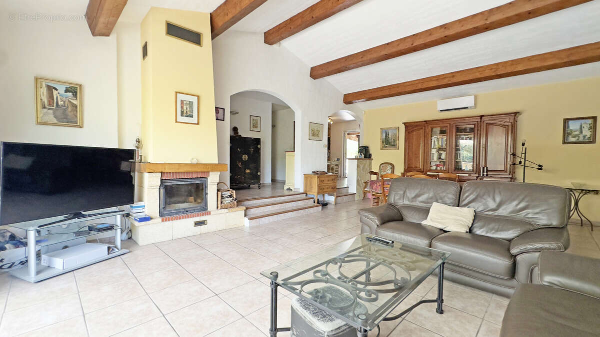 Maison à SOLLIES-TOUCAS