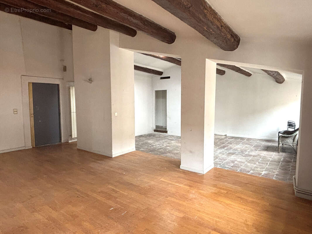 Appartement à MARSEILLE-1E