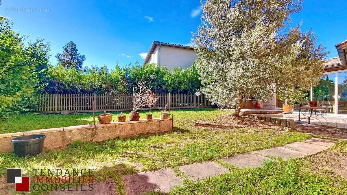 Maison à SAINT-ETIENNE-DES-OULLIERES