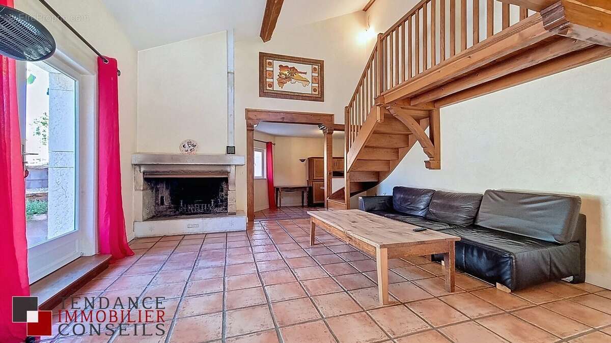 Maison à SAINT-ETIENNE-DES-OULLIERES