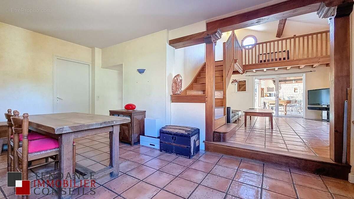 Maison à SAINT-ETIENNE-DES-OULLIERES