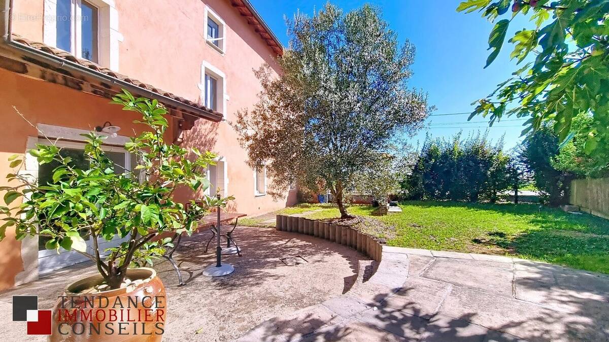 Maison à SAINT-ETIENNE-DES-OULLIERES