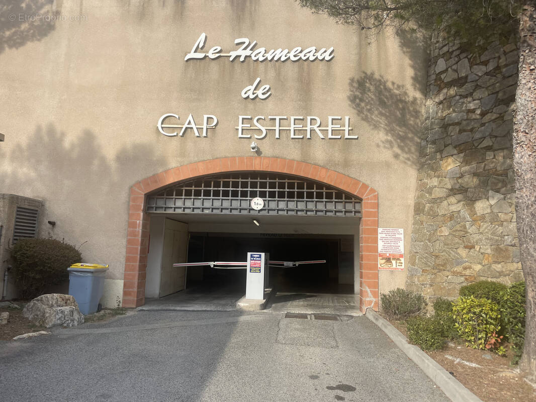 Parking à LA SEYNE-SUR-MER