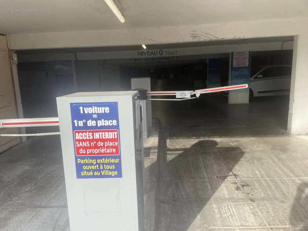 Parking à LA SEYNE-SUR-MER