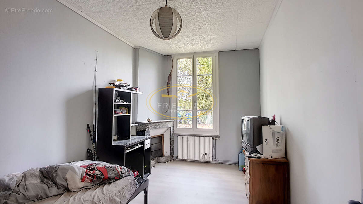 Maison à GONDRECOURT-LE-CHATEAU