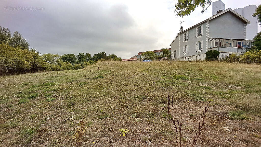 Maison à GONDRECOURT-LE-CHATEAU