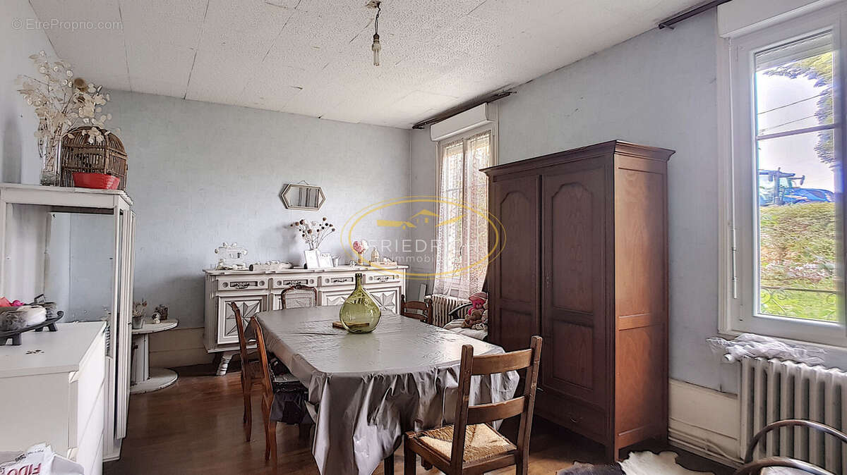 Maison à GONDRECOURT-LE-CHATEAU