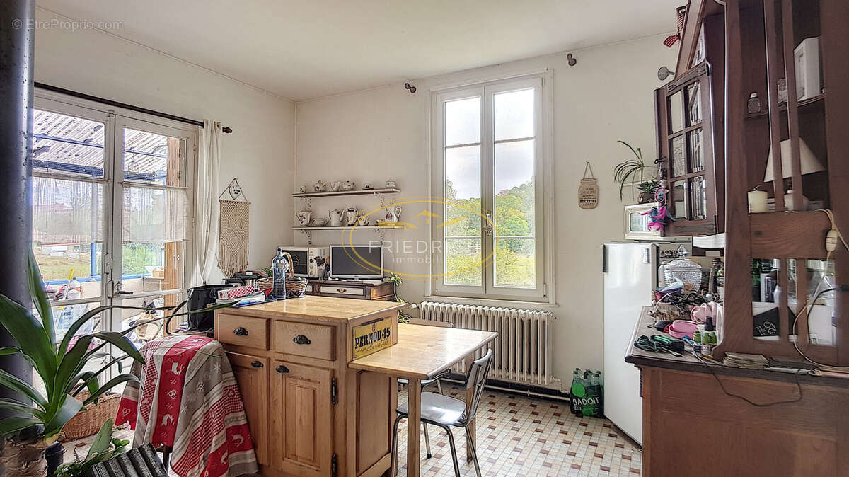 Maison à GONDRECOURT-LE-CHATEAU