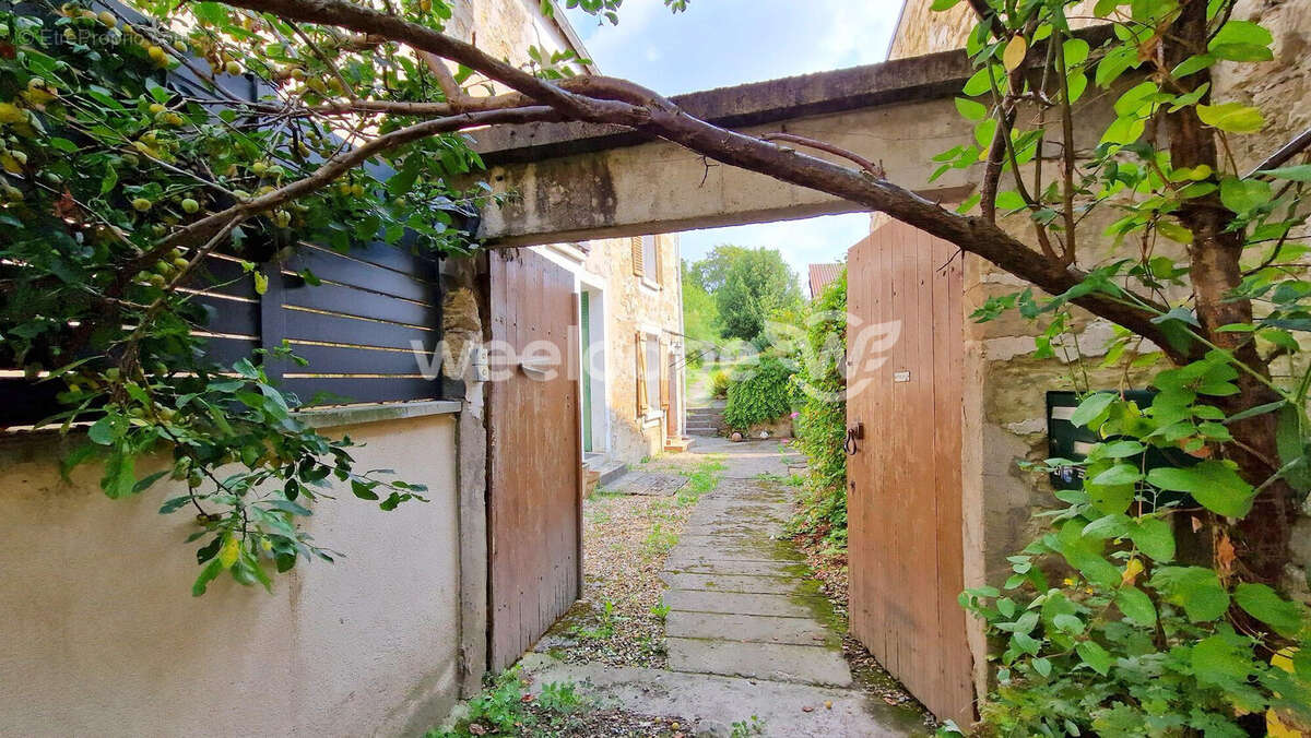 Maison à NEUVILLE-SUR-OISE