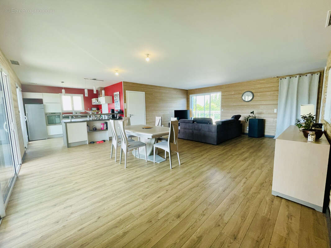 Maison à BUSSAC-SUR-CHARENTE