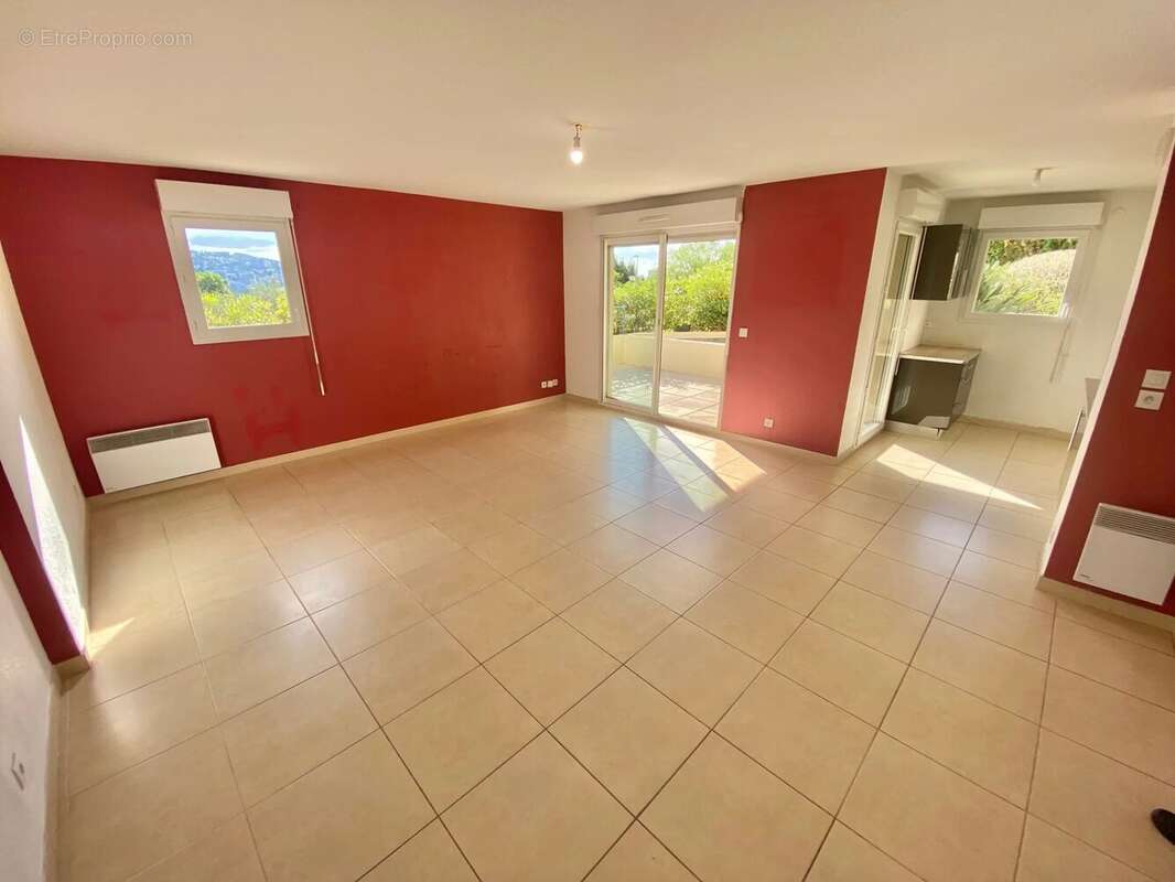 Appartement à SAINT-LAURENT-DU-VAR