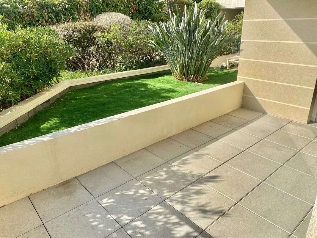 Appartement à SAINT-LAURENT-DU-VAR