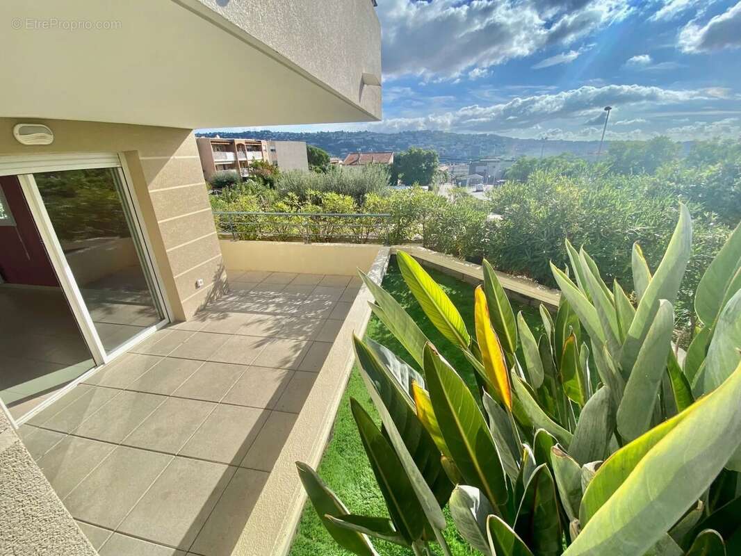 Appartement à SAINT-LAURENT-DU-VAR