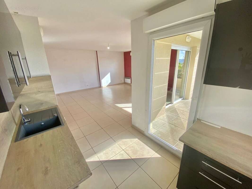 Appartement à SAINT-LAURENT-DU-VAR