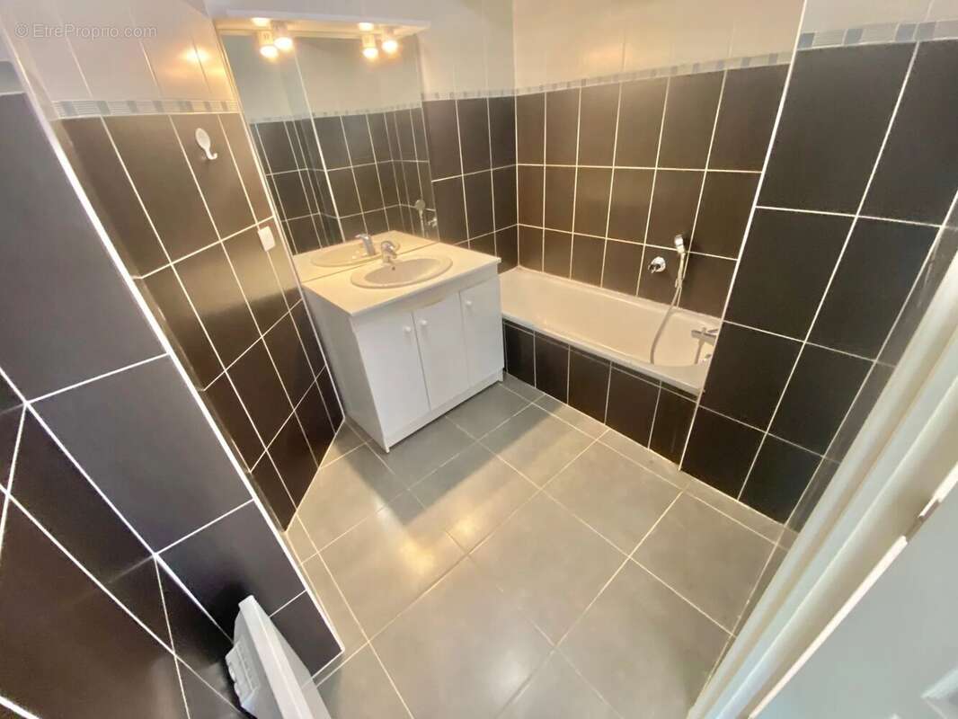 Appartement à SAINT-LAURENT-DU-VAR